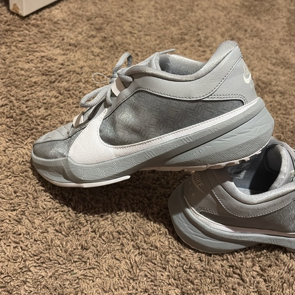 Nike basketball shoes - Picture 4 of 4